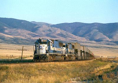 Oakway 9010 at Townsend, MT on the MRL on 15 July 1990.jpg
